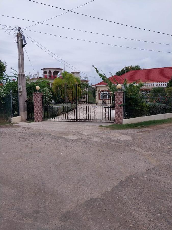 Eliwes Villa Treasure Beach Exteriér fotografie